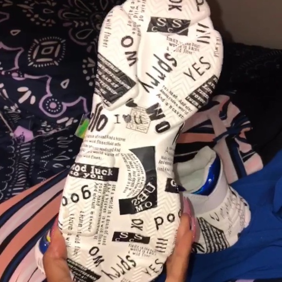 Shoes - Picture 4 of 8